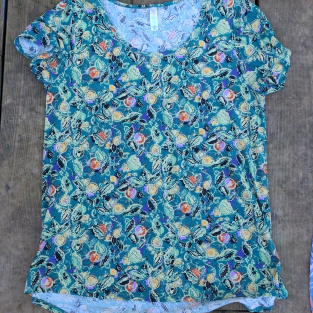 Lularoe t shirt